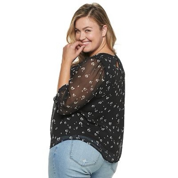 EVRI | Smocked Top - Picture 2 of 12